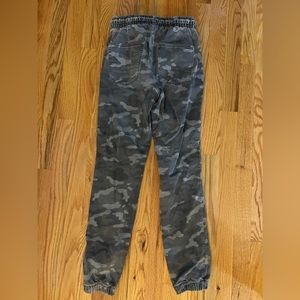 American Eagle next level hi waisted jogger. Camo. Size 4